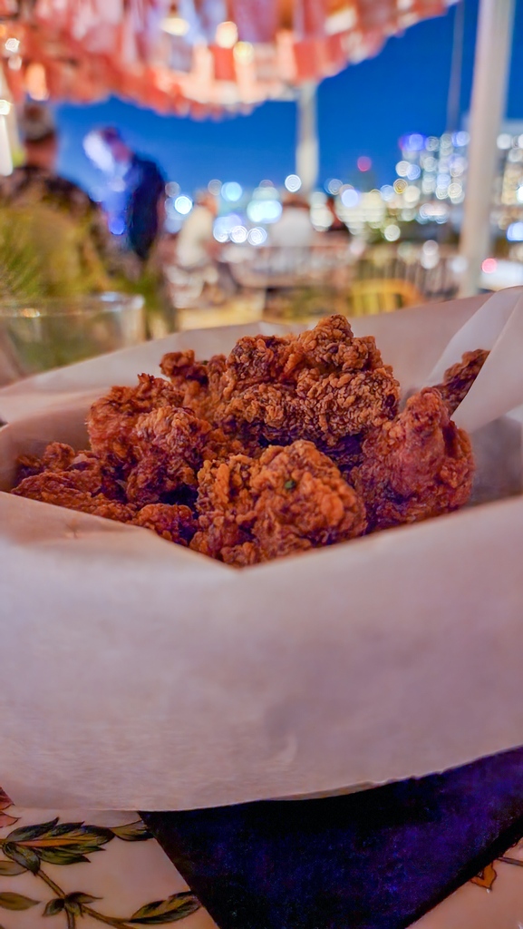 Fried chicken, patatas bravas, and Austin sunsets.

📷:<a href="/SamsungMobileUS/">Samsung Mobile US</a> #s22ultra
📍<a href="/thelinehotel/">The LINE Hotel</a>