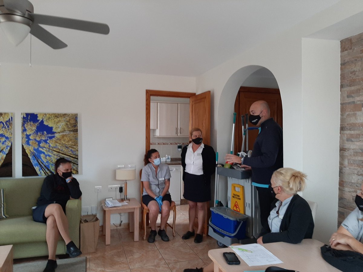 Marialuisagarec's tweet photo. #microtraining #Housekeeping Thank you Fernando for sharing once again #best #practices #ergonomics @DeliaHe34898005 @NuriaGo42514831 @TaniaSanxenxo @Oscar3637483977 https://t.co/zUCPFu8G7J