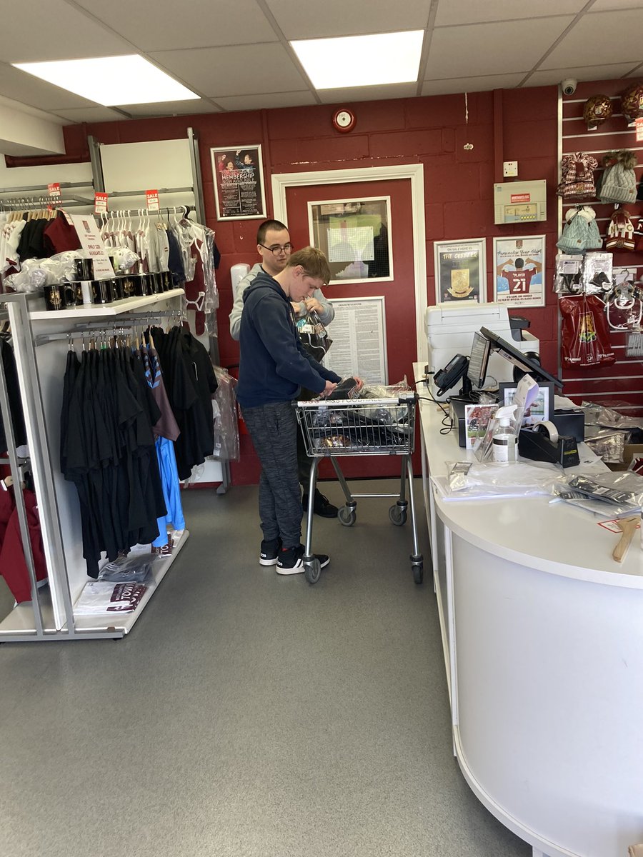 CoachCrowSBITC's tweet photo. Some of our #Pathways4Recovery participants helping the @ntfc club! 👊🏻 @NTFC_CT @SEMLEP https://t.co/gdHpKKNXMo