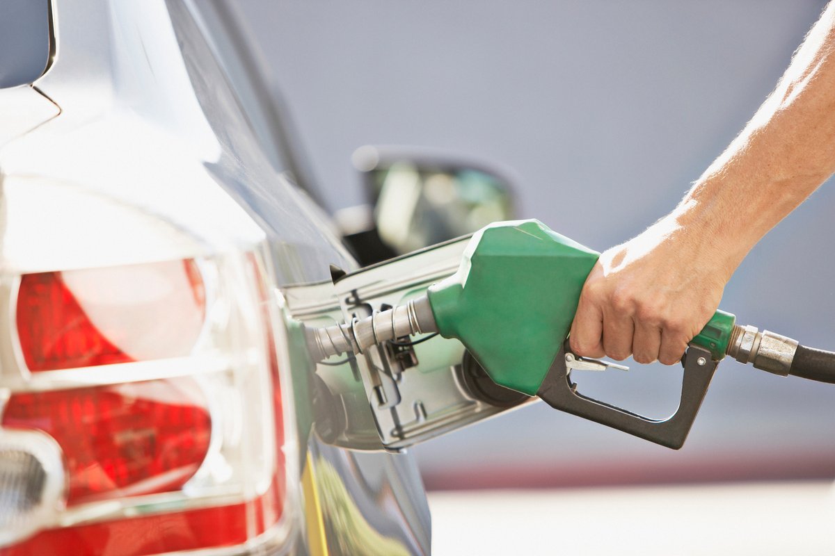 kontsumoBIDE's tweet photo. ⛽️La #bonificación de 20 céntimos por litro de combustible es aplicable a todas las personas consumidoras.
💶El descuento en el #carburante debe constar en la factura o tique.
#SaberConsumir #KBInforma
https://t.co/KKzQ9JRgj5 https://t.co/6I0eCVGDTF