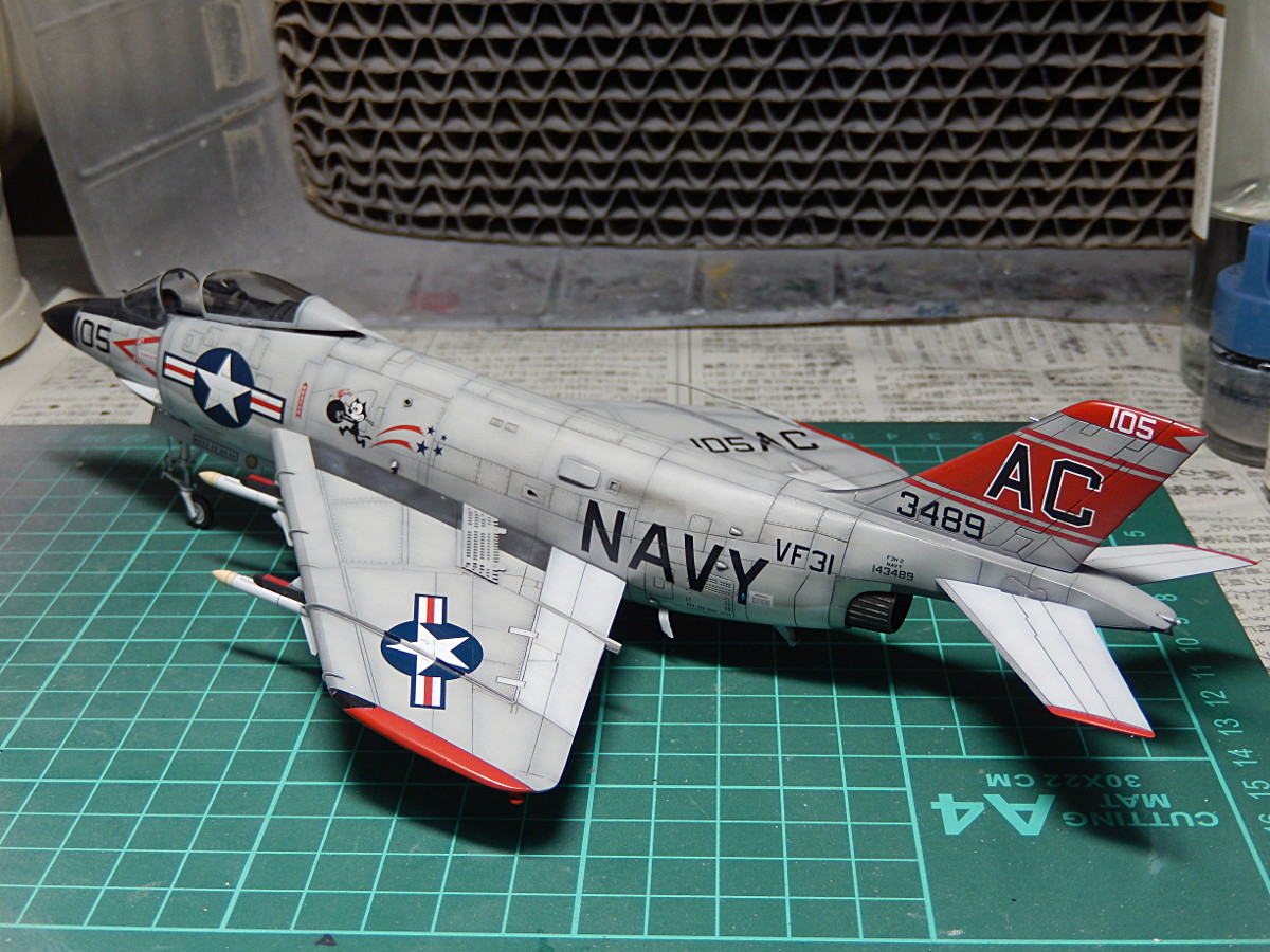gorimodeler's tweet photo. ソード 1/72
F3H-2 デモン 'VF-31 Tomcatters'
完成しました!!
組むのはなかなか大変、失敗も多かった~💦
でもこうしてみると、F-4ファントムの一歩手前、ずんぐりした感じが実に良い!!😊
明日改めて撮影します~。
#春のアメリカ艦載機祭り延長
#ソード
#F3H https://t.co/XOBNSPFX2l