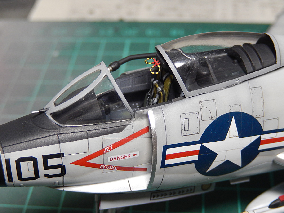 gorimodeler's tweet photo. ソード 1/72
F3H-2 デモン 'VF-31 Tomcatters'
完成しました!!
組むのはなかなか大変、失敗も多かった~💦
でもこうしてみると、F-4ファントムの一歩手前、ずんぐりした感じが実に良い!!😊
明日改めて撮影します~。
#春のアメリカ艦載機祭り延長
#ソード
#F3H https://t.co/XOBNSPFX2l