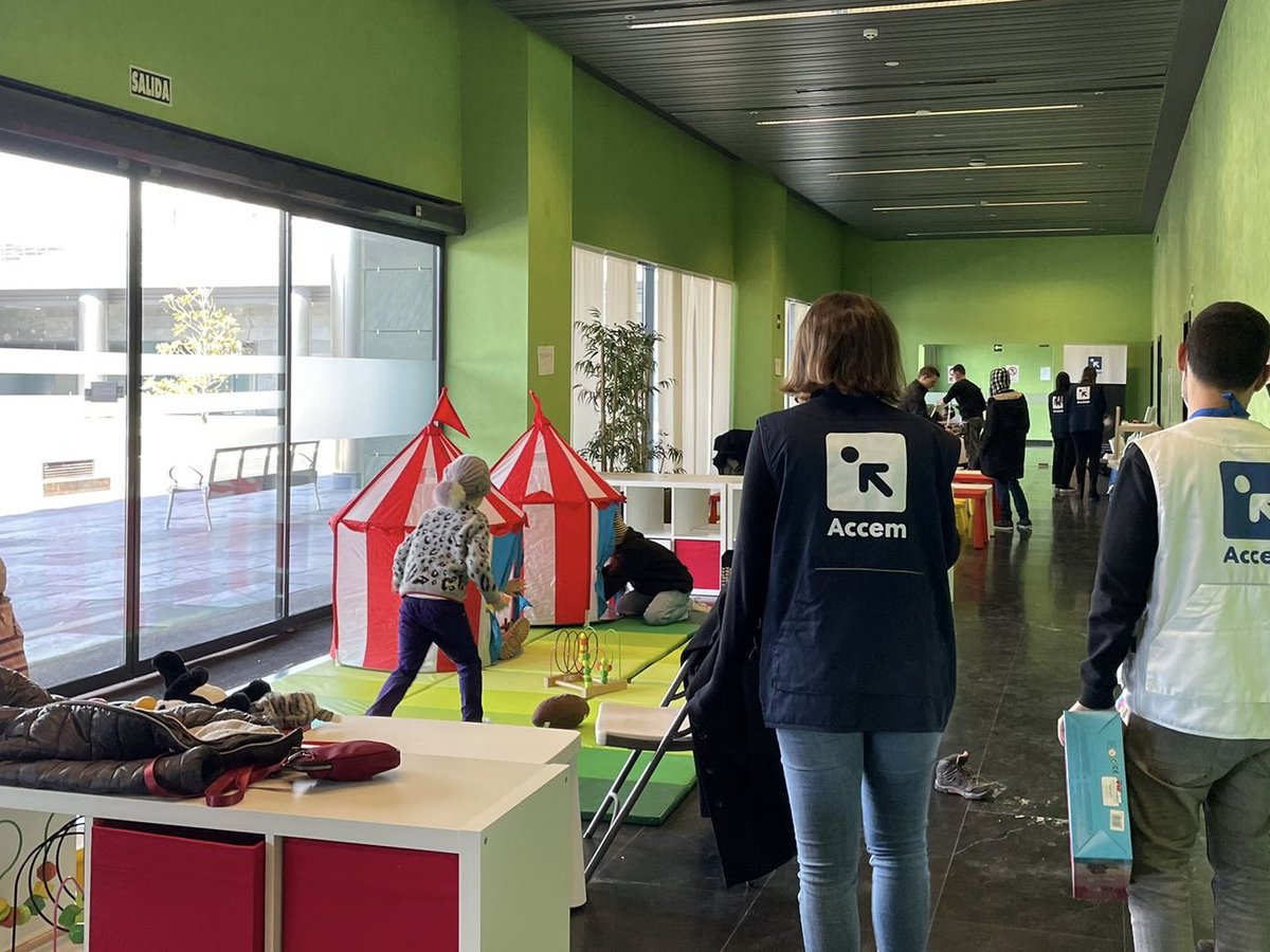 Accem_ong's tweet photo. ¡La ludoteca ya ha entrado en funcionamiento! 👦👧🧒 Los primeros niños y niñas ya han podido hacer uso de este nuevo espacio dedicado sus juegos y su esparcimiento 🧸🪀🏀🤸#EmergenciaUcrania #ConLxsRefugiadxs
@IKEASpain @inclusiongob https://t.co/eq9lfkOg3M