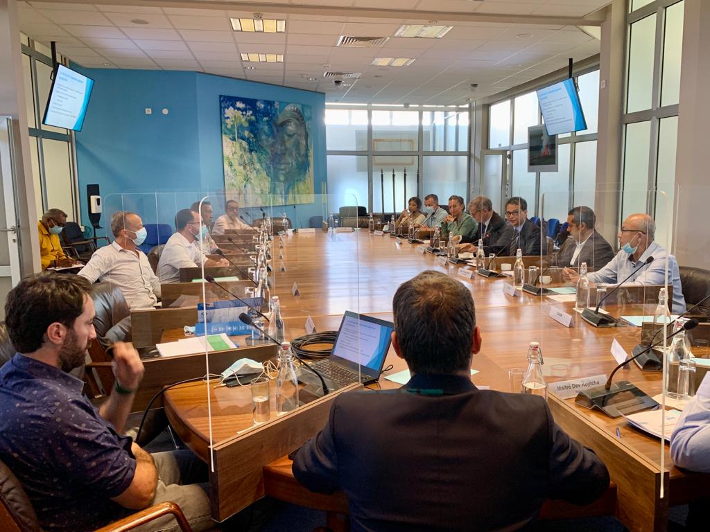 Hier EDF à La Réunion était aux côtés des membres fondateurs à l'occasion de l'assemblée constitutive de l'association AVERE-Réunion. 🔌 Une création qui témoigne de la mobilisation du territoire autour de l'enjeu de la mobilité électrique ! <a href="/AvereFrance/">Avere-France ⚡️</a> #Mobilité #électrique