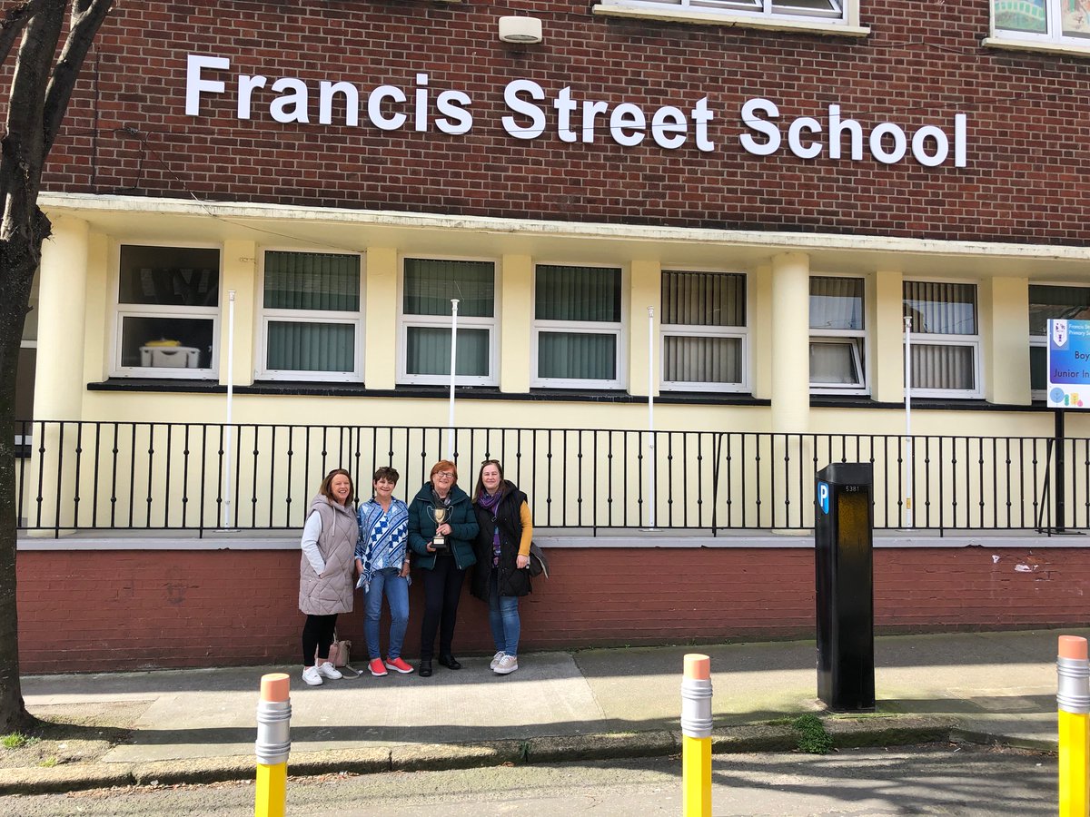 FrancisStSchool's tweet image. Delighted to have the family of Olly Quinlan visit our school. Olly worked in our school for almost 40 years and our sports star of the year trophy is named the Olly Quinlan Cup  @ERSTIRELAND @DCUCMS @CnmbDublin #franner