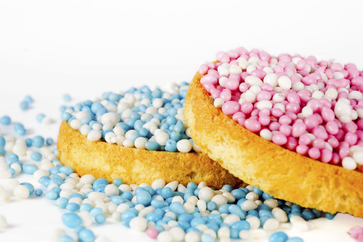 eelkeblok's tweet photo. @jaw762 @annaholligan Indeed, muisjes. “Little mice” in Dutch, because of the shape of the sugar covered seeds and (sometimes) the little stem acting as a tail. https://t.co/iIw1vI8Hej
