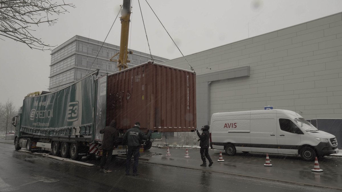 Sunrise_III's tweet photo. With the hardware securely packed onto trucks, #Sunrise_III today embarked on its trip to the launch site at #EsrangeSpaceCenter in #Kiruna, Sweden. The onset of winter at @MPSGoettingen gave a taste of what to expect at the Arctic Circle. @SSCSpace https://t.co/JKaCb8MyRB