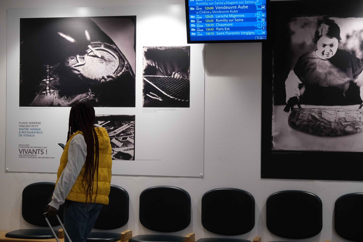 SNCF Gares & Connexions (@connectgares) on Twitter photo Pour les #JEMA2022, nous nous associons à l'institut national des <a href="/metiersdart/">Institut pour les Savoir-Faire Français</a> pour exposer dans les gares de #Troyes, #Nancy et #Strasbourg une vision inédite des métiers d’art en France.
Un projet à découvrir jusqu'au 30 mai 👇 Pour les #JEMA2022, nous nous associons à l'institut national des <a href="/metiersdart/">Institut pour les Savoir-Faire Français</a> pour exposer dans les gares de #Troyes, #Nancy et #Strasbourg une vision inédite des métiers d’art en France.
Un projet à découvrir jusqu'au 30 mai 👇