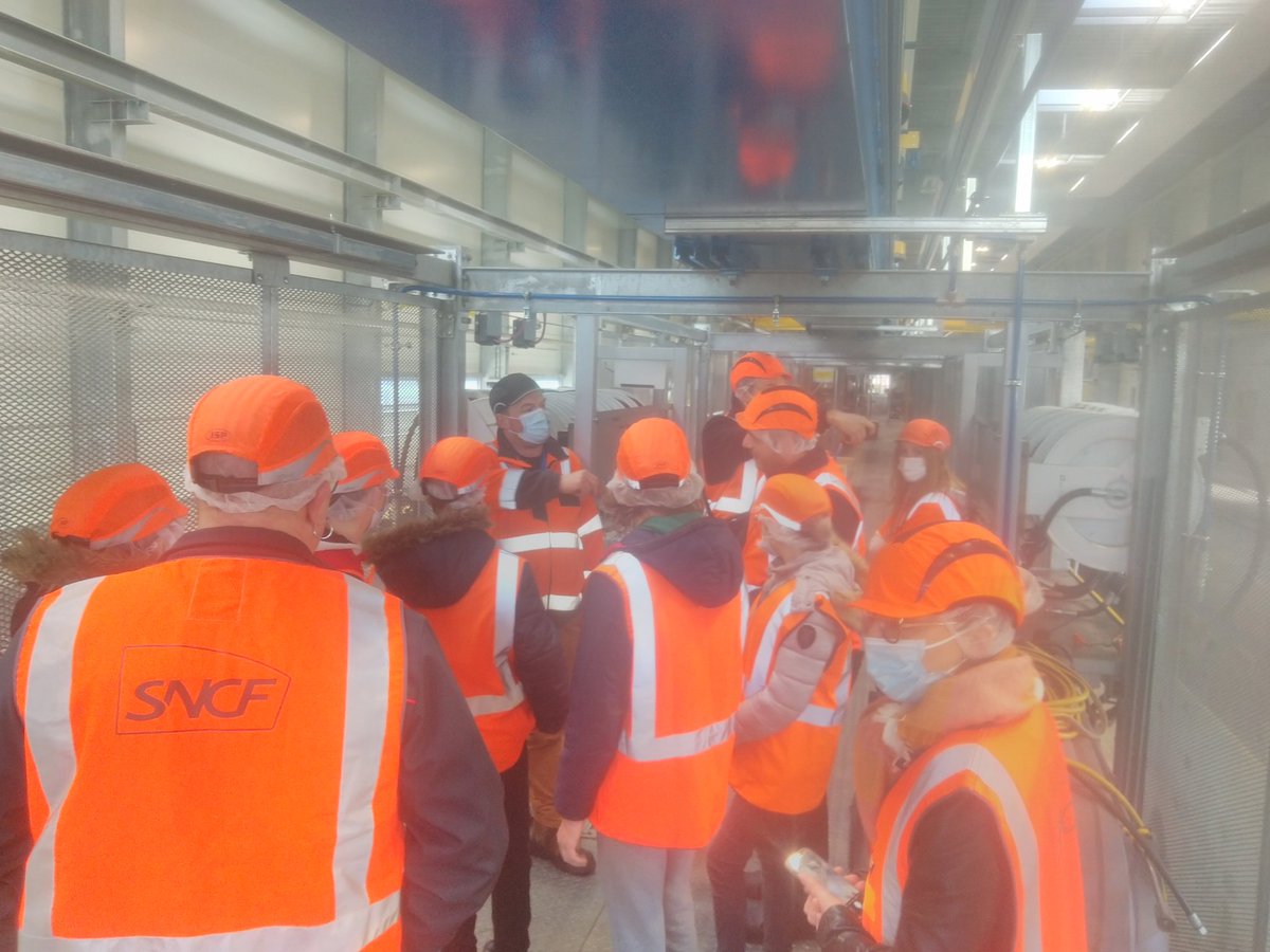 AccartFrank's tweet photo. Au DELA des guichets, un RDV au technicentre HDF d'Amiens avec les jeunes de l'IME de Bussy les Daours. C'est avec des étoiles plein les yeux que les jeunes ont découvert cette magnifique installation. Une visite professionnelle et adaptée.
@TurckBernard @SylvainBayeux https://t.co/V5nNOfd6X4