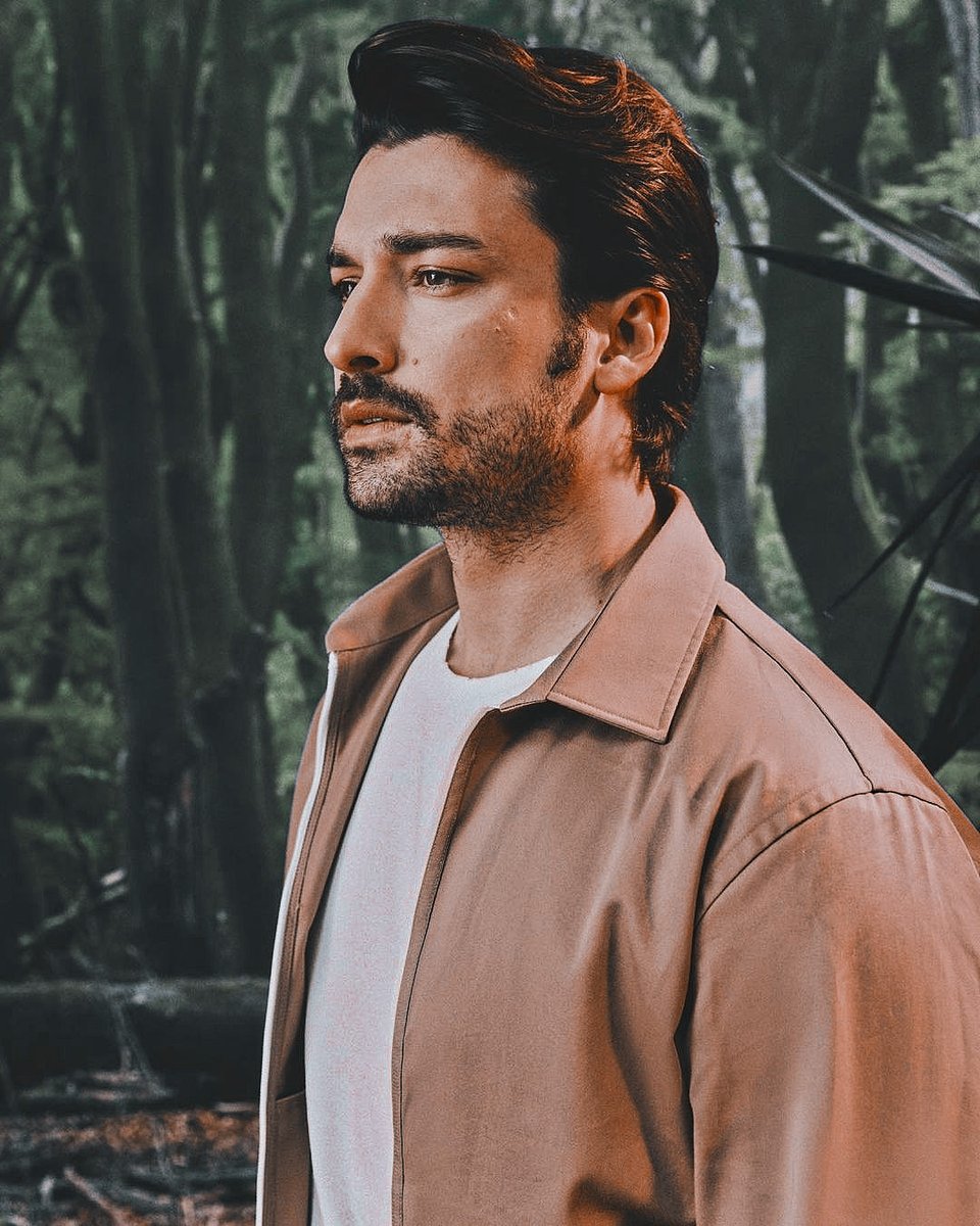 NavruzRetweet's tweet photo. #ElleMan 💚 Mr @AlpNavruz so HoT 💥
#AlpNavruz @YvesRocherTR https://t.co/O4uLhTE9SY