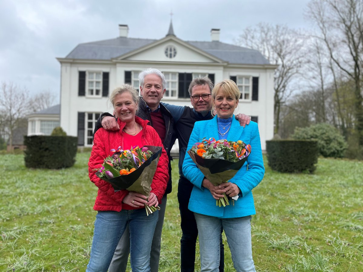 Sinds begin april zijn Carl en Anita De Groot-Brenters en Bob en Inge Pieterson-Wegereef  de nieuwe eigenaren en beheerders van het uit 1826 daterende Kasteel Loenen te Slijk-Ewijk. 

Kijk voor het hele artikel op witterentmeestersenmakelaars.nl/artikelen/nieu…