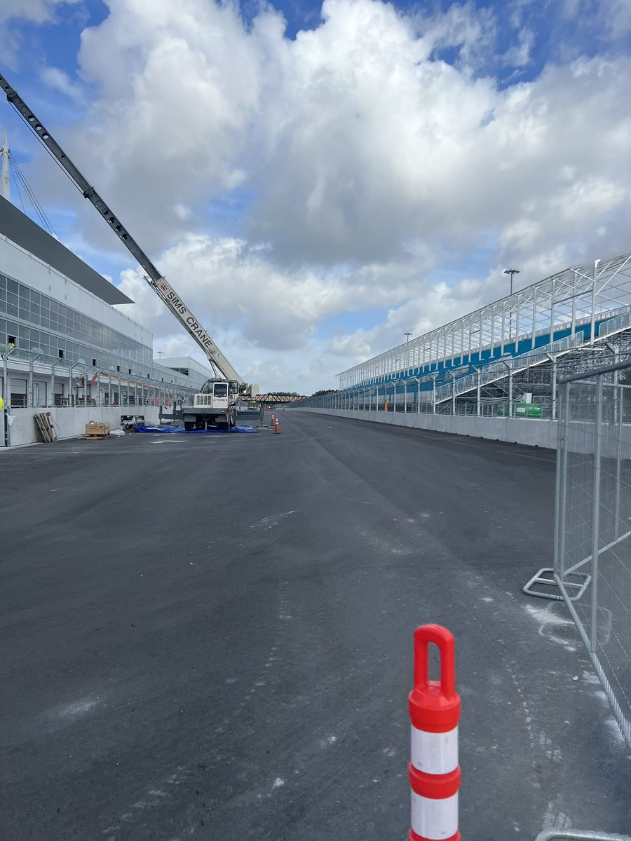 F1_5Reasons's tweet photo. Sites from Miami, as they continue getting ready for the #MiamiGP🇺🇸 in just 36 Days! Hitting The Apex will be there, will you? 🏎🏁
@5ReasonsSports | #Formula1 #F1 #Motorsport #HTA https://t.co/aXxHjBkvI4