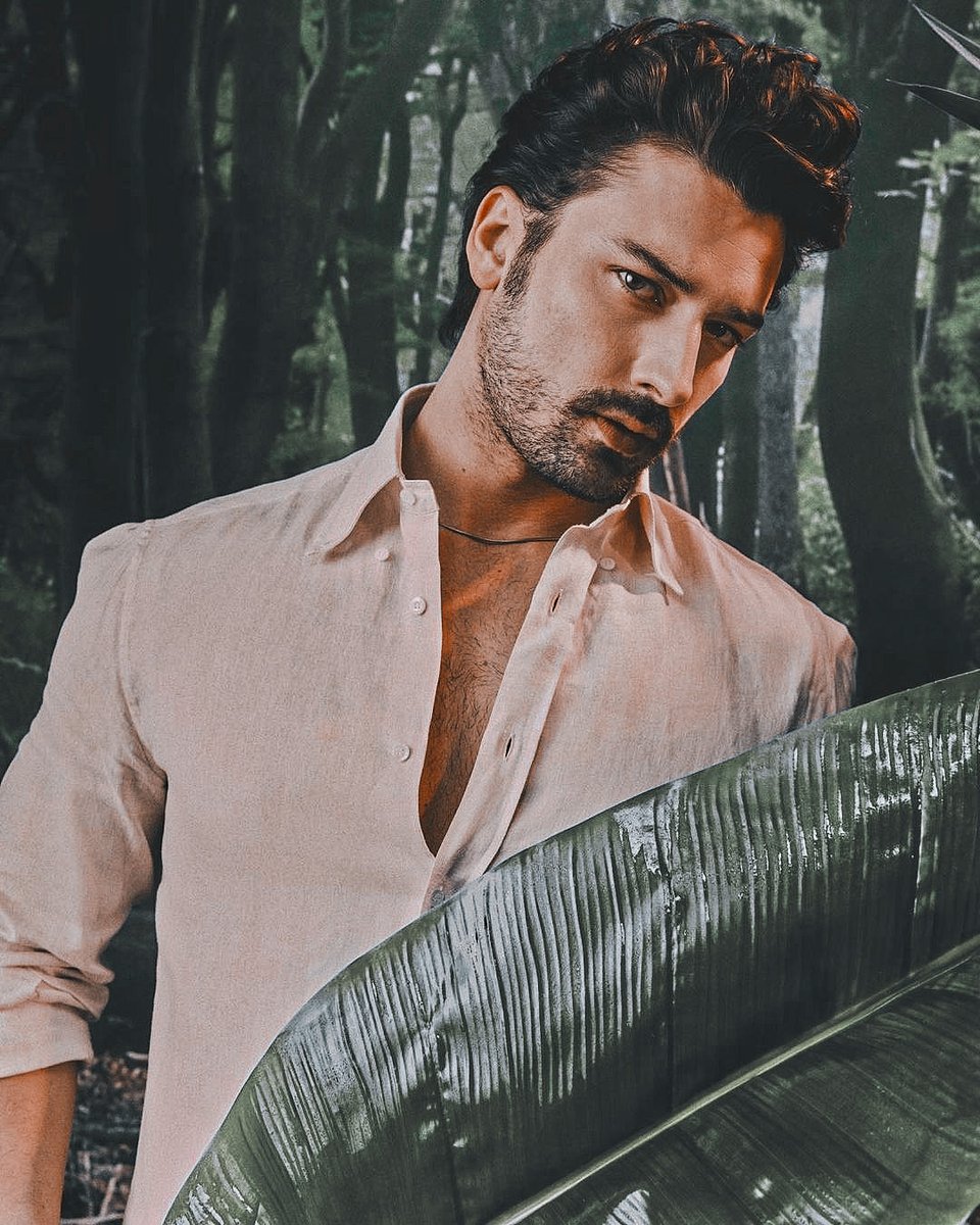 NavruzRetweet's tweet photo. #ElleMan 💚 Mr @AlpNavruz so HoT 💥
#AlpNavruz @YvesRocherTR https://t.co/O4uLhTE9SY