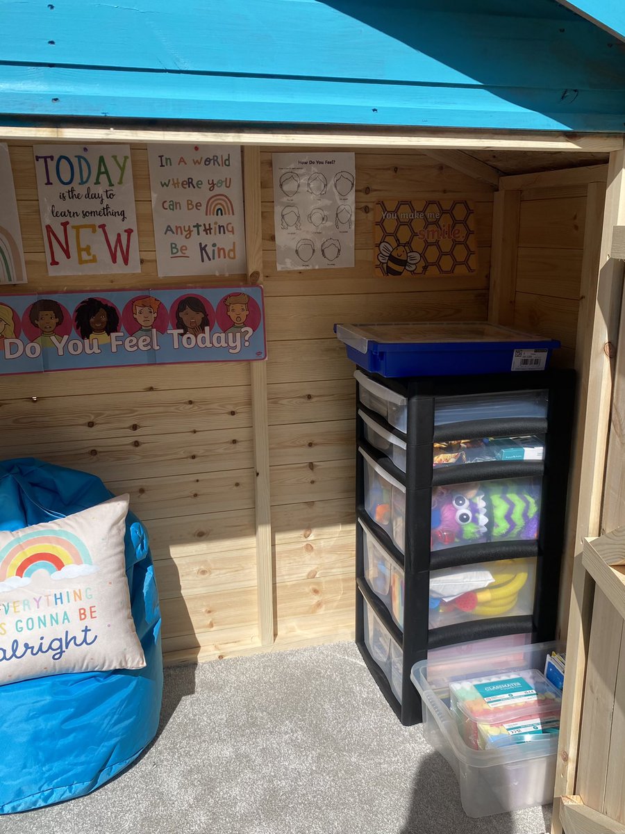 miss_wray tweet media