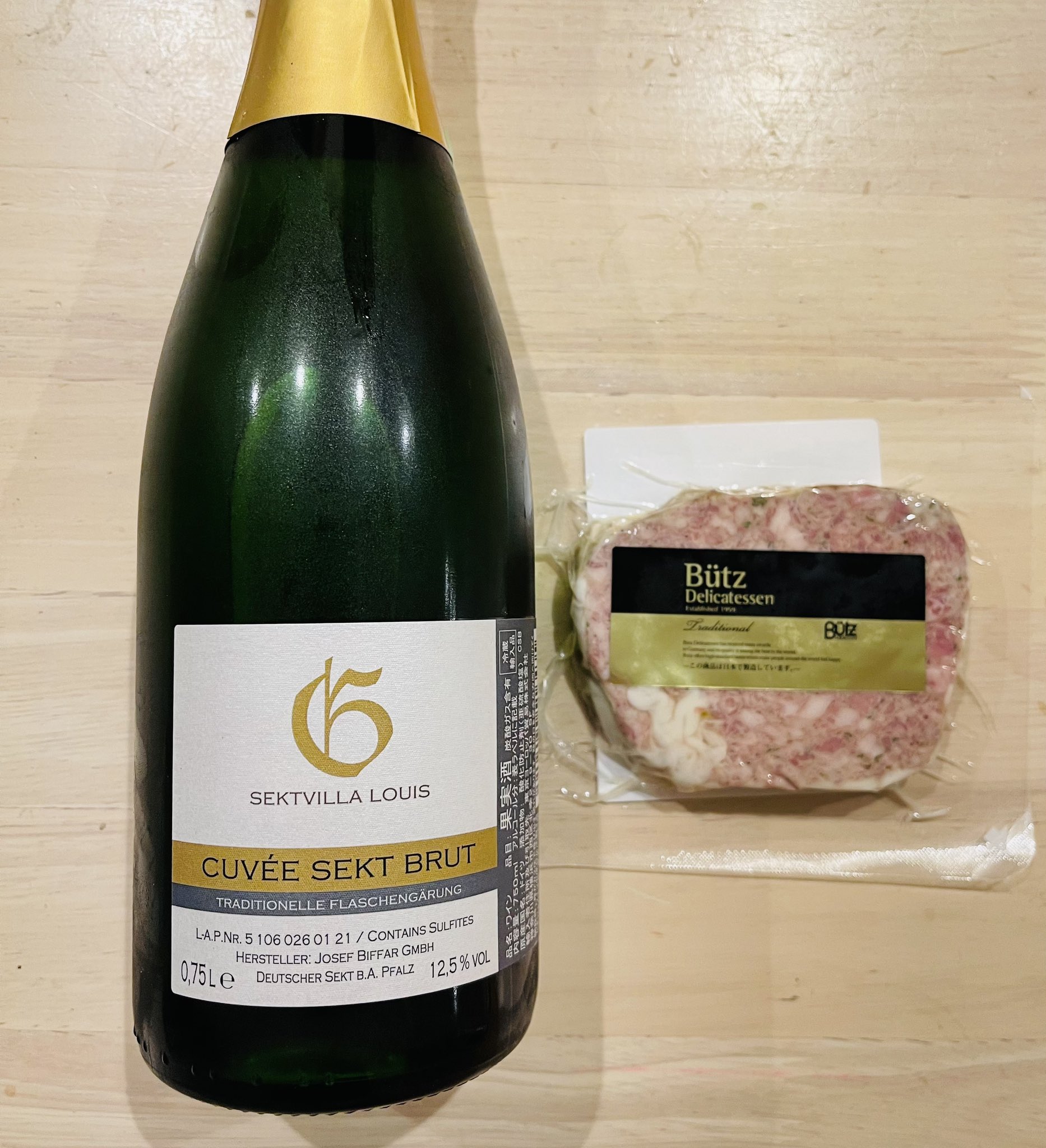 田邉 公一 Wine Director 成城石井 で買えるコストパフォーマンス抜群のスパークリングワイン ドイツの ゼクト ブリュット 1 590円 税抜 リースリング とピノ ノワール主体 96ヶ月熟成 青リンゴと白い花の香り エレガントな酸味 成城石井の