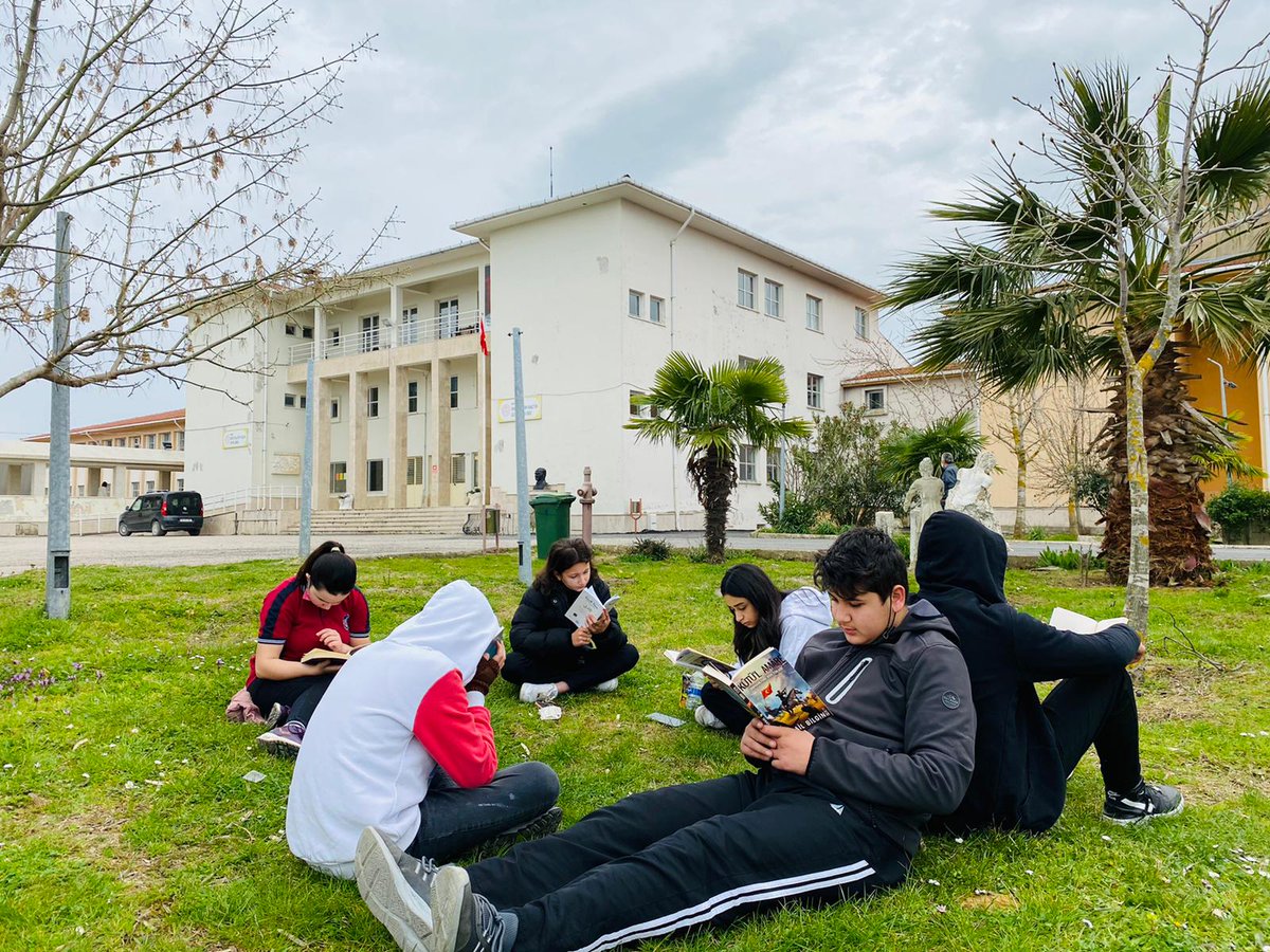SinopGuzel's tweet photo. Kütüphaneler haftası kutlu olsun. Herkese bol okumalar…
#KütüphaneHayattır 
@sinopilmem  @YLDZercan1957 @akmese_bulent @melihydb1903 https://t.co/aFjnfs5Aqm