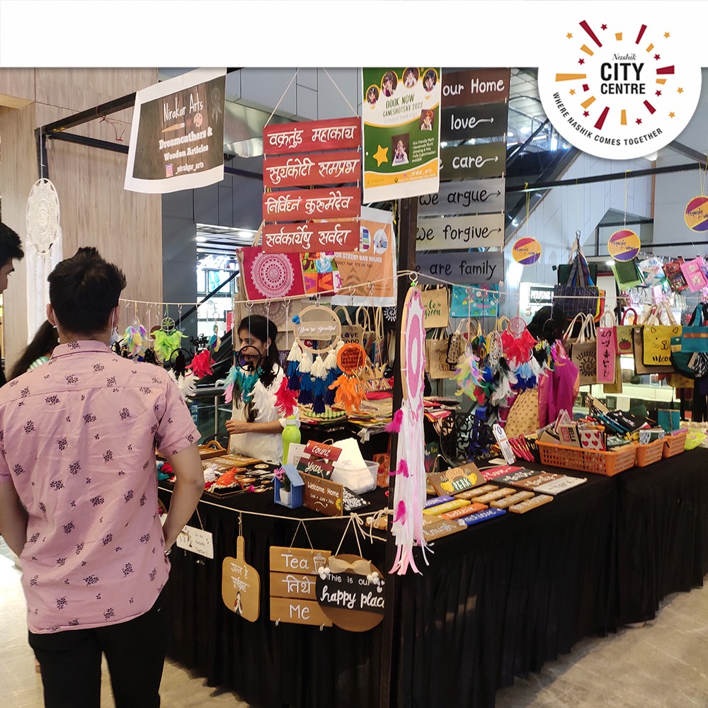nasikcitycentre's tweet photo. A little glimpse from our Gudi Padwa Shopping Carnival. Come shop latest collection of clothes, gifts, accessories and much more at our Exhibition.
When: 1st April - 3rd April
#exploreccm #nashikmall #mallevent #funtimes #gudipadwaspecial #gudipadwa #gudipadwaexhibition https://t.co/IhtPBmBDd9