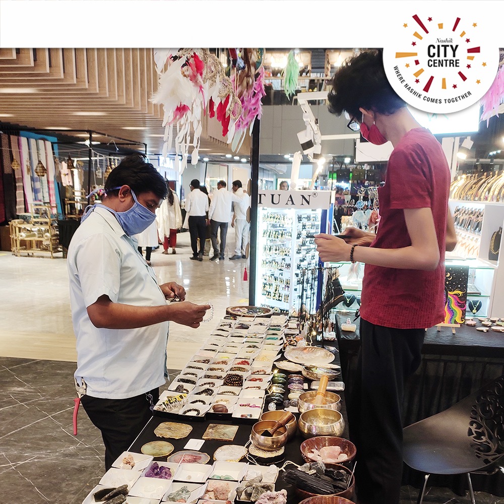 nasikcitycentre's tweet photo. A little glimpse from our Gudi Padwa Shopping Carnival. Come shop latest collection of clothes, gifts, accessories and much more at our Exhibition.
When: 1st April - 3rd April
#exploreccm #nashikmall #mallevent #funtimes #gudipadwaspecial #gudipadwa #gudipadwaexhibition https://t.co/IhtPBmBDd9