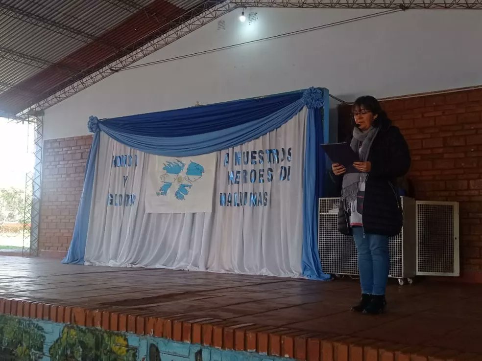 Escuela270's tweet photo. El frío no impidió recordar el "Día del veterano y de los caídos en Malvinas", lo hicimos con el cariño y respeto que merecen nuestros héroes. 
#LasMalvinasSonArgentinas #GraciasVeteranos 🇦🇷
@CGEMisiones @misioneseduca https://t.co/nayD7osXgZ