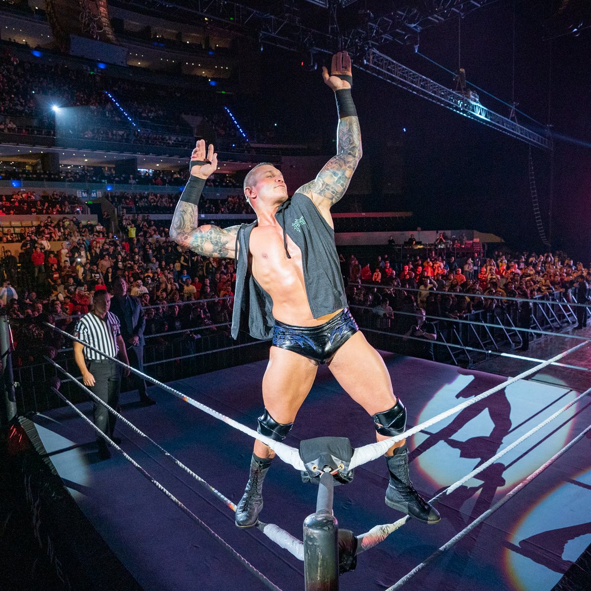 WWE's tweet photo. Happy birthday to the incomparable @randyorton! 🐍 

14x World Champion
4x (and reigning) Tag Team Champion
2x #RoyalRumble Match winner
2013 Mr. #MITB https://t.co/KMvbT7Os3n