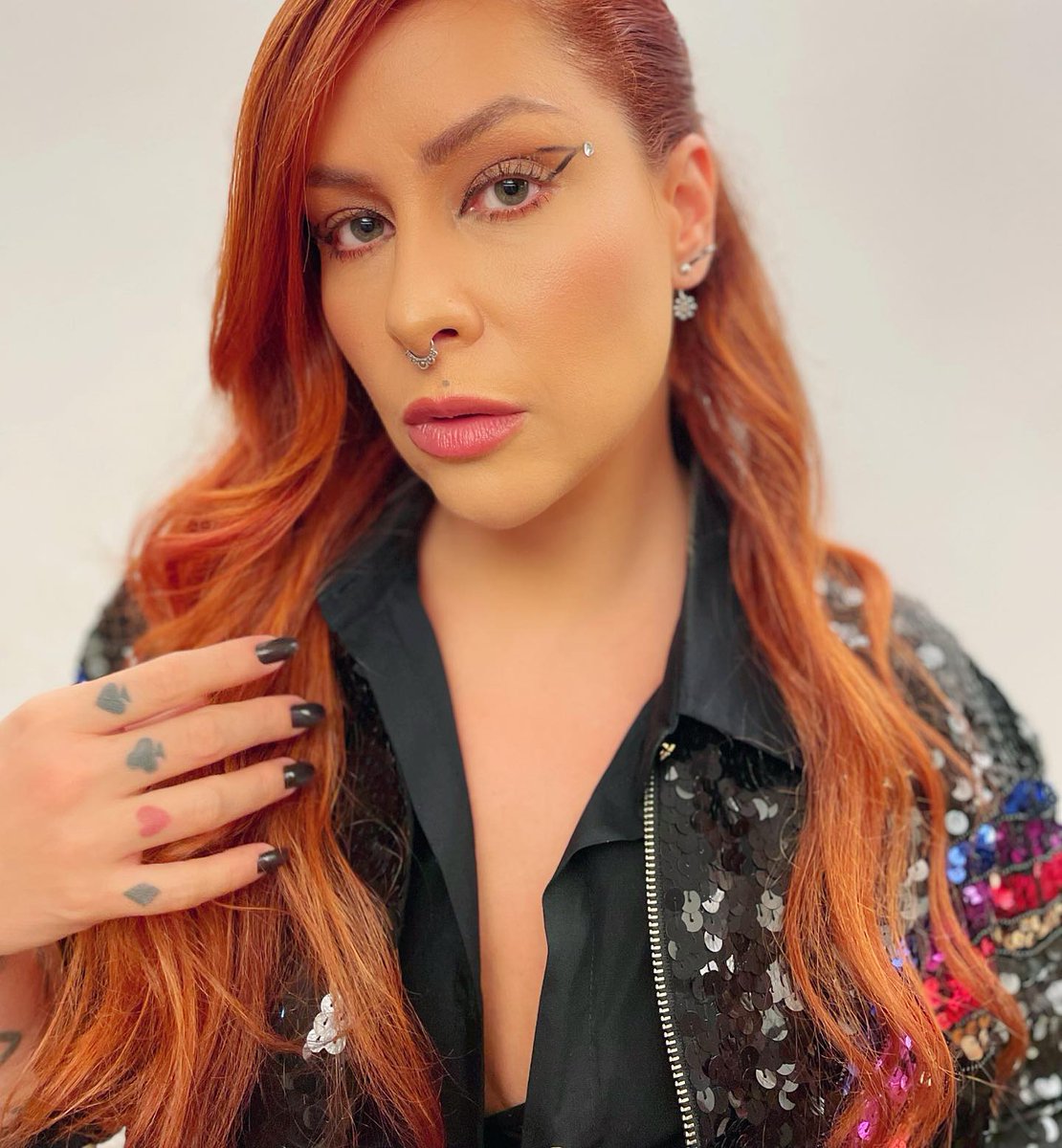queenpitty__'s tweet photo. 📸Maquiagem, Cabelo, e Figurino de Milhões. 🔥❤ @Pitty #looksdapitty https://t.co/KvzOXSfGjb