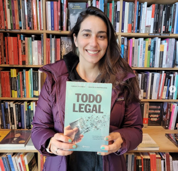Nuestra querida amiga, mamá, feminista, abogada, CORE, ama y dueña de este refugio lector <a href="/PatiRadaSalazar/">Patricia Rada Salazar</a> nos presenta lo último de @tromben e Ignacio Schiapacasse. Todo legal es un libro genial sobre la elite financiera.