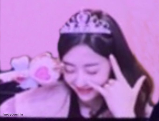 forheoyunjin's tweet photo. [PRE-DEBUT, AFTER PRODUCE] the things i would do to get hd versions of these photos

cr. the gift from above, _heoyoonjin_
#HEOYUNJIN #HUHYUNJIN #YUNJIN #허윤진 #LESSERAFIM
#HYBENGG #SOUMUNGG #LE_SSERAFIM https://t.co/99P87MqYPI