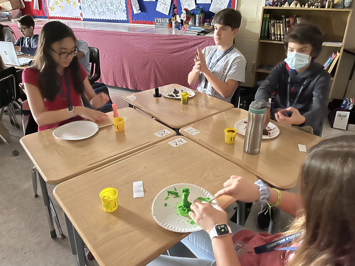 winstonchowder's tweet photo. Greek architecture…do you know your columns? Play-doh fun today. ⁦@oms_bulldogs⁩ ⁦@CCPS_Curriculum⁩ ⁦@MikieStroh⁩ #OMSWorldHistory https://t.co/Ru9avFs6Gc