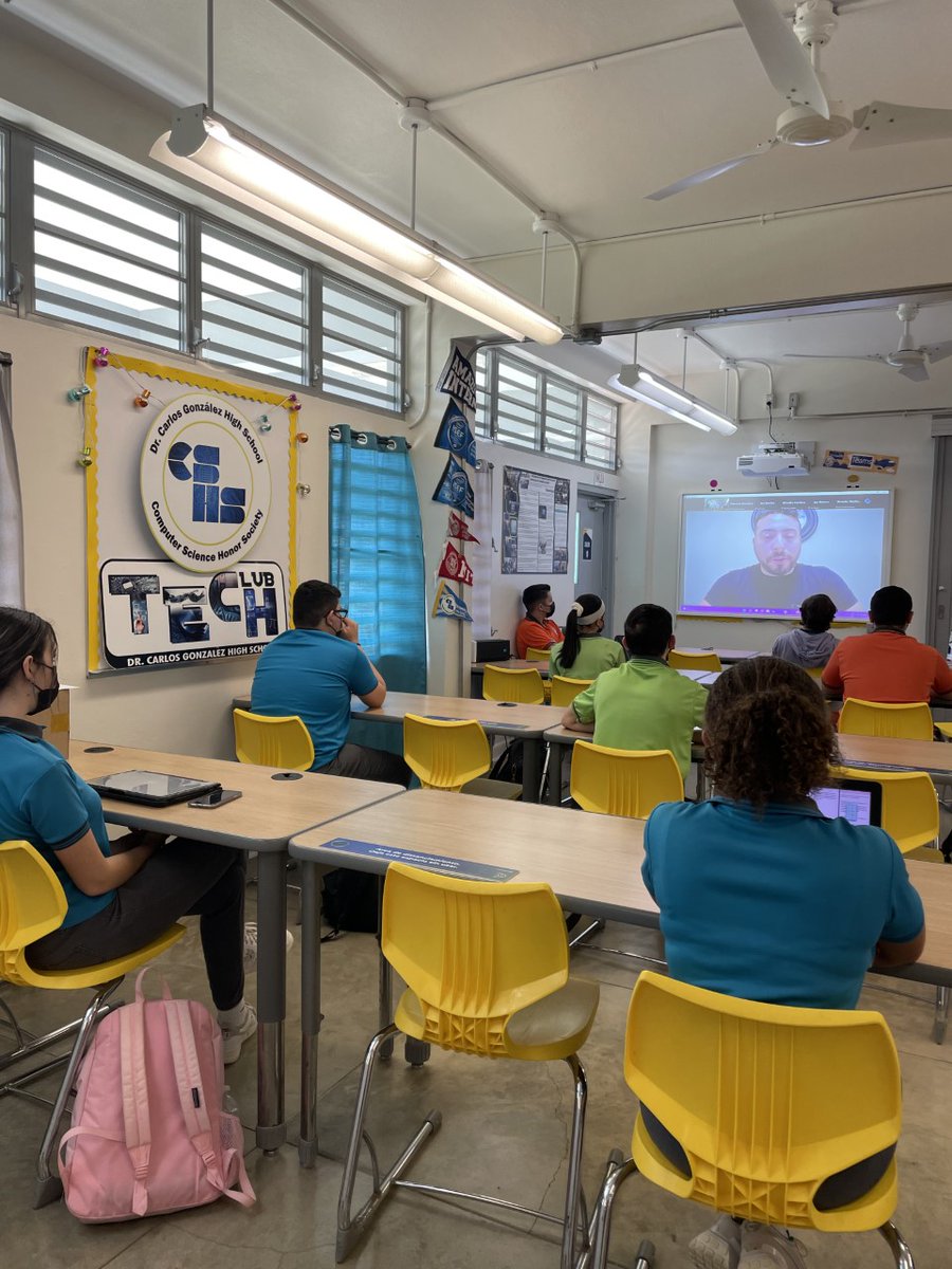techclubdcg's tweet photo. Agradecidos de nuestro egresado Christian Hosoi por instruir a mis estudiantes sobre Criptomonedas y la importancia de invertir bien educados.  
Sin duda alguna, una experiencia extraordinaria.  ¡Gracias por tan excelente taller!
#TechPower 
#AprendiendoAInvertir 
#bitcoin https://t.co/GlIPhueqKV