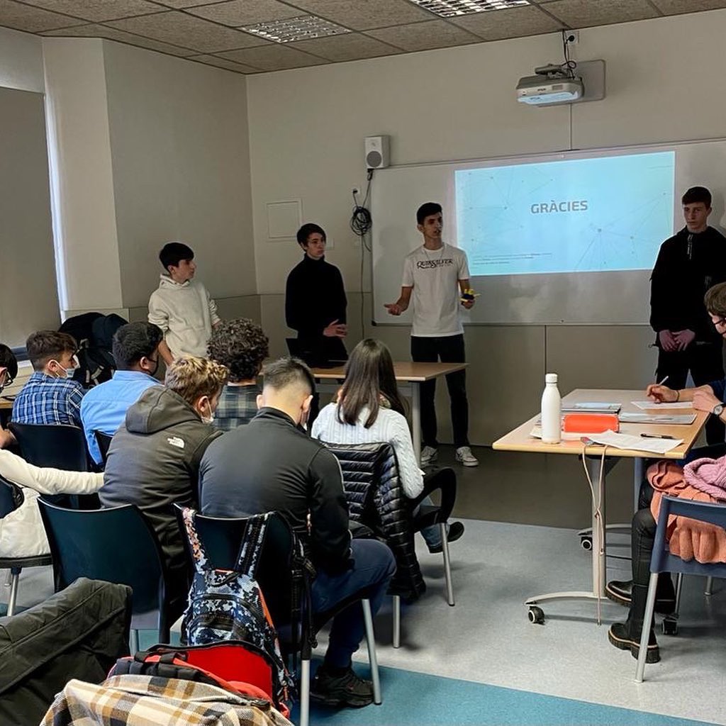 EpiaOlot's tweet photo. BONA FEINA !
Avui presentacions dels Treballs de Recerca dels alumnes de 4tESO
#esoolot https://t.co/X5s4B5zgNc