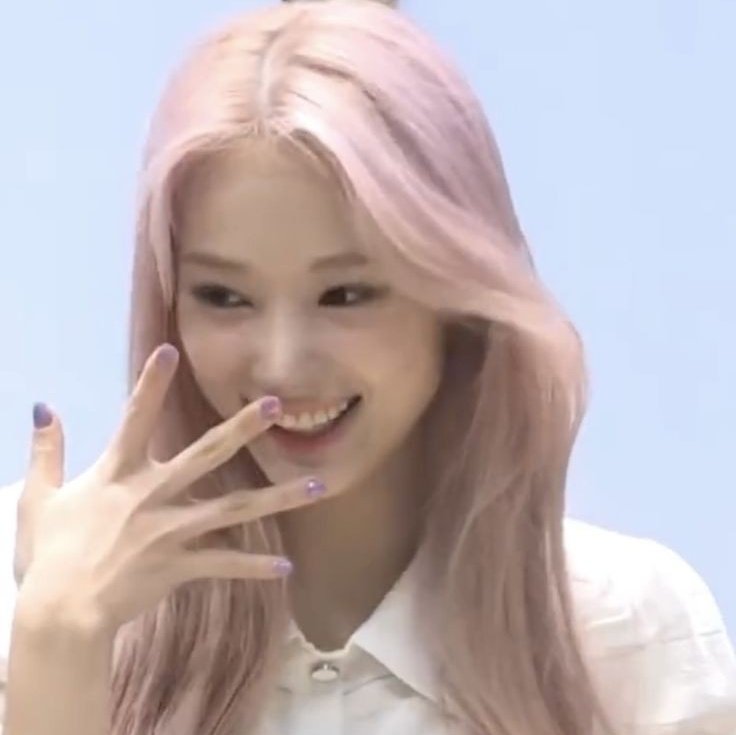 cliviaau's tweet photo. my bf (BESTFRIEND) rate my ex's photo 

#pinkyfox – gyehun x jinni few tweet au https://t.co/KsXffaoqaW
