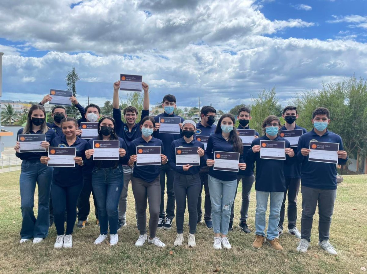 techclubdcg's tweet photo. Con el mayor de los orgullos les anuncio que TODO mi grandioso equipo de Tecnología ha aprobado la certitificación profesional Microsoft Office Specialist en Word. Nuestra cara de felicidad lo dice todo. 
#tengoelmejorteam
#techpower
#ilovetech
#losdurosdelosduros https://t.co/hSqiUNGh9W