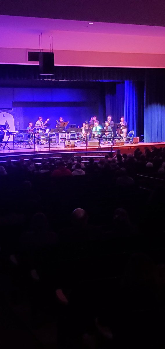 BMS_STEAM's tweet photo. Great night at BHS.  Can't believe how talented our students and staff are. #BMSpride #bestjobever https://t.co/4tE3qiy715