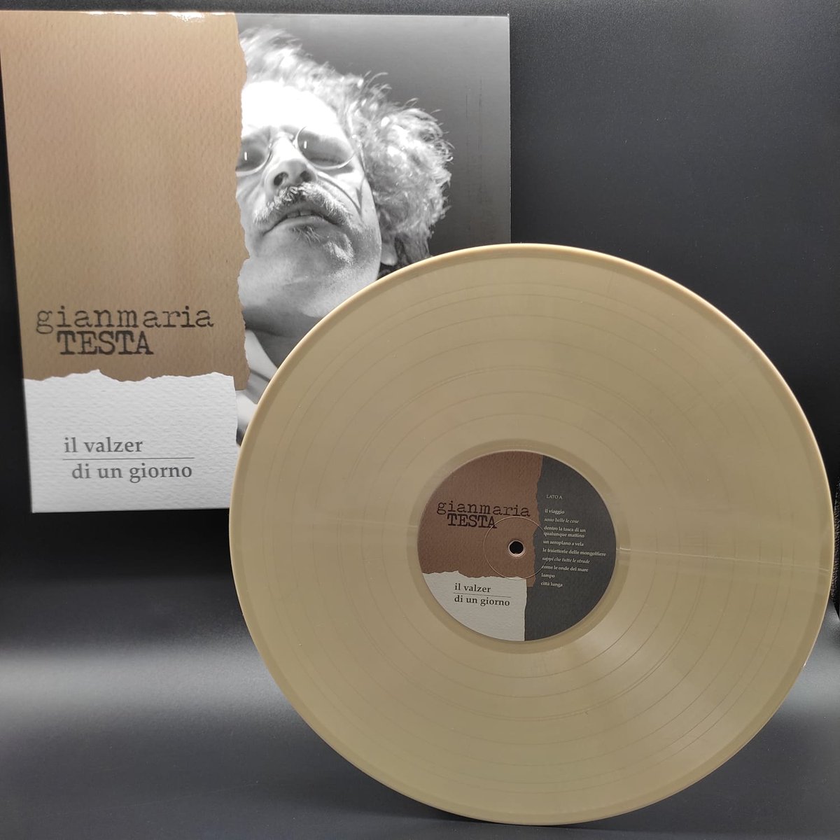 pifar's tweet photo. Da oggi, 1° aprile, in distribuzione la riedizione de "IL Valzer di un giorno" di #GianmariaTesta. Per la prima volta anche in #viniledacolleziome #poesia #canzoni #bellezza @EGEA_Music https://t.co/9jF1e8MPXz