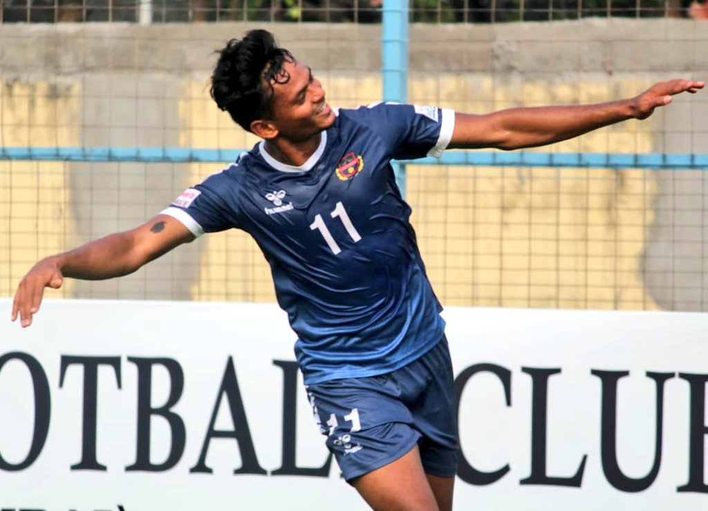 mumbaikenkrefc's tweet photo. 19' GOOOOAAAALLLLLL!!!!!

RANJEEEETTTTT 😍

Ranjeet puts the ball into the back of the net and gives us the lead.

SDEC 0️⃣-1️⃣ KEN

#GoKenkre #SDECKEN
#AaplaKenkre #HeroILeague https://t.co/PyfWNQTgLI