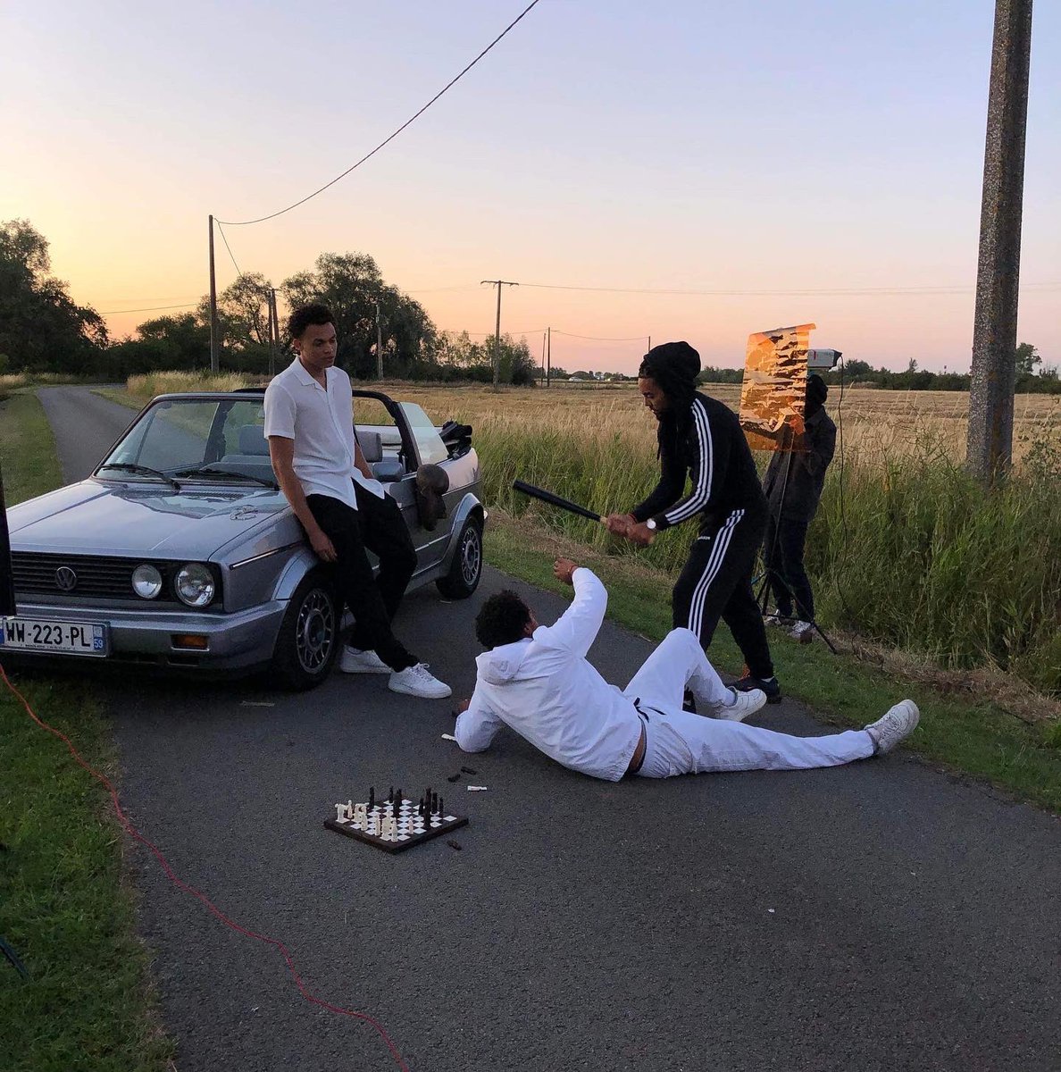 001symbol's tweet image. 1 an et demi que cette cover est dans le four, aujourd'hui elle est enfin dispo sur les plateformes 🙌
Fier de toi @Singa243 🌅