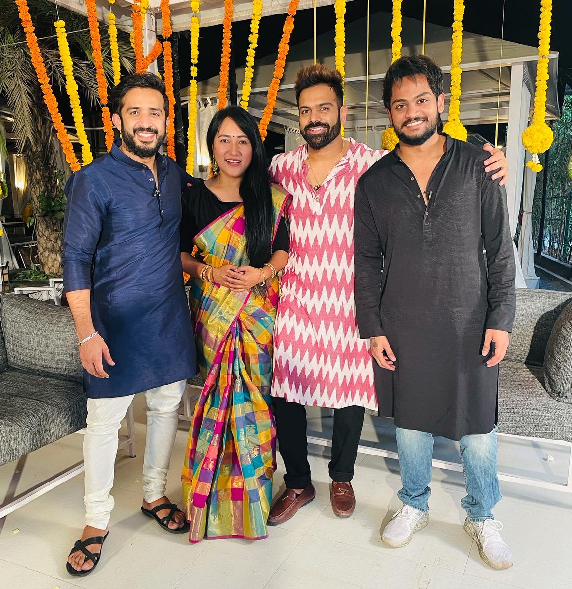 Sreeram_singer's tweet photo. #reunion #rssa @RaviAnchor @shannu__7 #animaster 
#happyugadi fun…. https://t.co/oBh7EqQu57