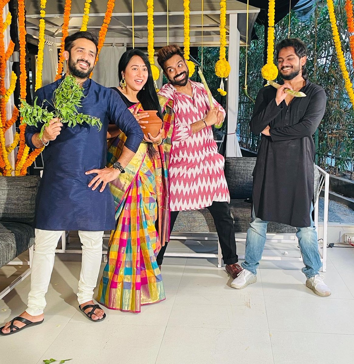 Sreeram_singer's tweet photo. #reunion #rssa @RaviAnchor @shannu__7 #animaster 
#happyugadi fun…. https://t.co/oBh7EqQu57