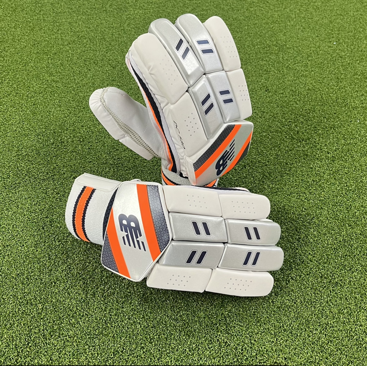 SeriousCricket's tweet photo. ๐ GIVEAWAY ๐
WIN A PAIR OF NEW BALANCE DC 580 BATTING GLOVES๐
#FREEKITFRIDAY
ENTER NOW ๐
1. Follow Usย ๐
2. Like & RTย ๐
3. Tag 3 Teammates ๐ค
For bonus entries head over to our FB & IG!
Winner will be drawn on 4/4/2022 - GOOD LUCK https://t.co/6ZbGNMBV3O