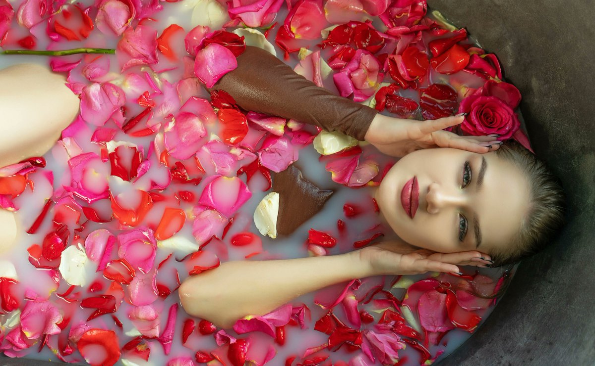 JasminDotCom's tweet photo. #EmilyYung covered in rose pedals looks like a pretty good idea 😍 😍 😍
Spend some time with her alone in her private chat: https://t.co/QGaBWSRRga
#Jasmin #privatchat #1on1 #rosepedals #bathtime #hotbath #selfcare https://t.co/LhYiunvcy7