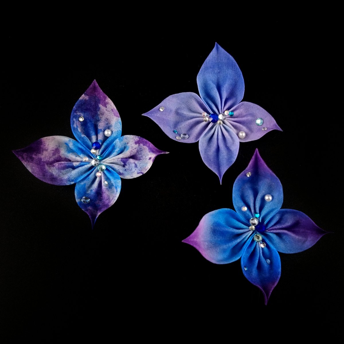 Takaracrafts's tweet photo. Butterflies 🦋

Which one do you like best?
#elevenseshour 
#handmade
#accessories
#butterflies
#boho
#japanesecraft
#tsumamizaiku
#kanzashi
#かんざし
#手作り雑貨
#伝統工芸
#つまみ細工 https://t.co/XaqrDMxanl