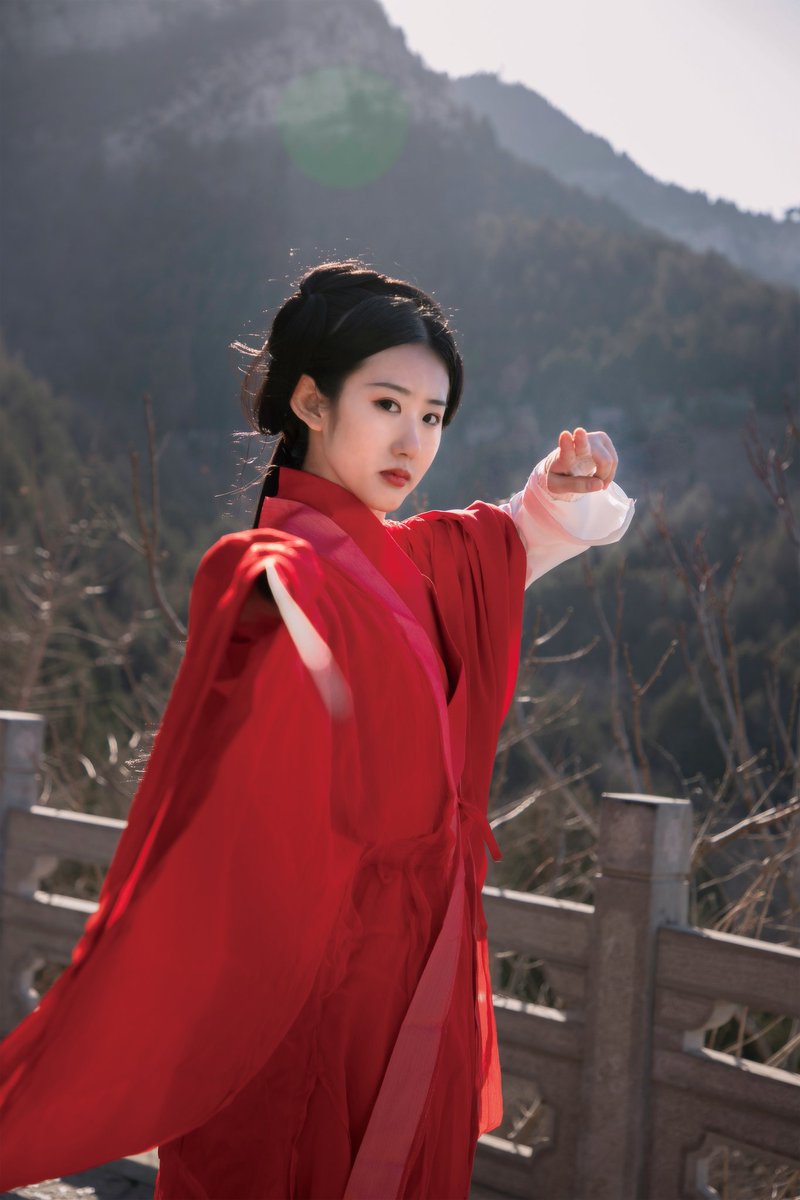 9pBVICestJ3Blrj's tweet photo. #汉服
#hanfu 
#漢服 
#写真 
是仗剑天涯的红衣侠女 https://t.co/fQFzJQAK2T