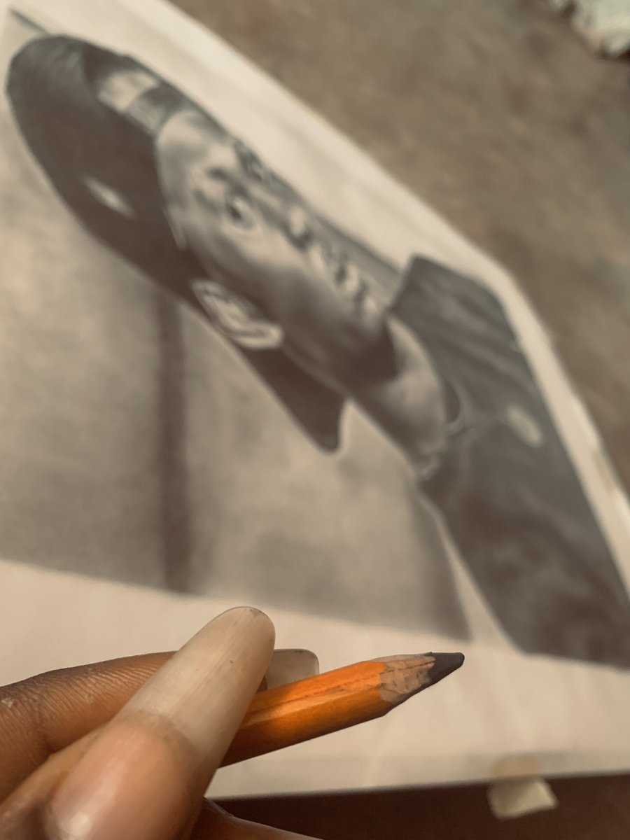 Folazart's tweet image. Commissioned portrait ✅

Size: 20/24 inches 
Pencil ✏️: Charcoal GENERALS📝
#folaz_art🕴

#charchoal #blendingstump #artlovers #steadlerpencils #blendingbrush