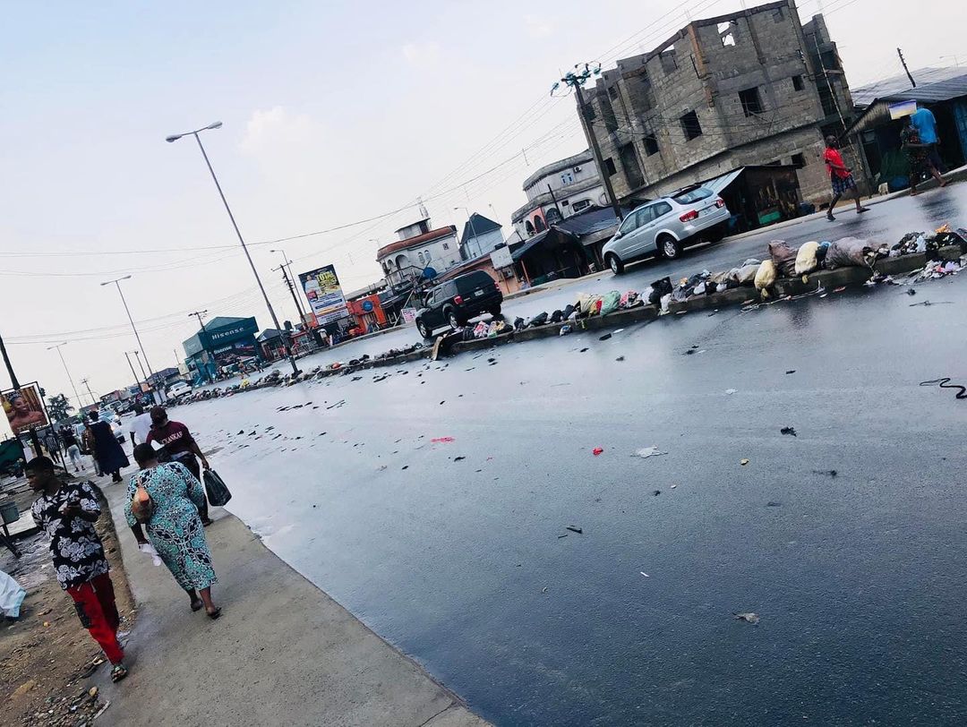 rsreportersng's tweet photo. Who Do We Blame For The Dirt’s Littered Along Major Roads In Port Harcourt?
https://t.co/9vbRJfkCgn
#RSReporters #RiversState https://t.co/mHQc4Grn23