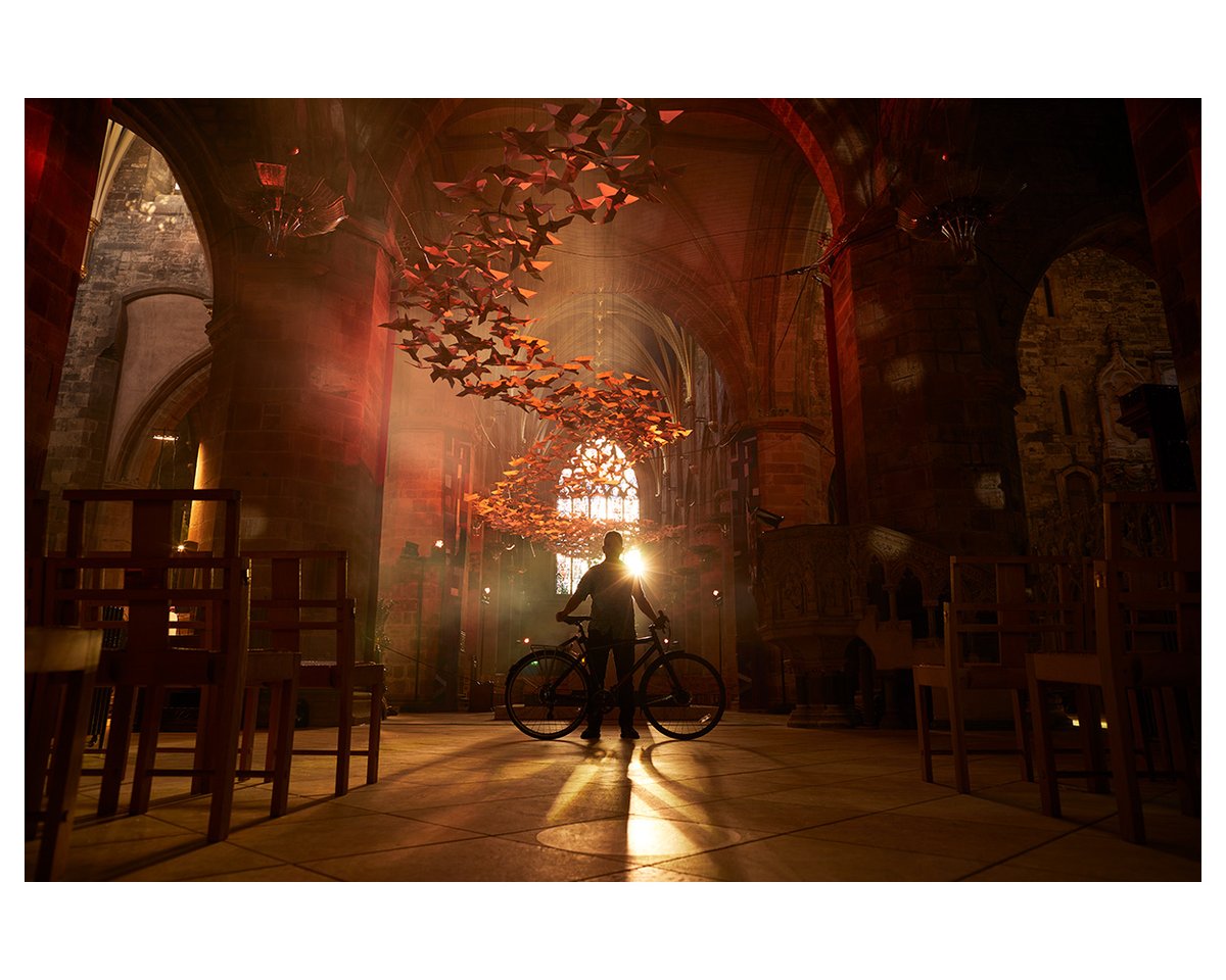Edinburgh: <a href="/StGilesHighKirk/">St Giles' Cathedral</a>
31 March 2022
#SomethingToView
📷 Peter Dibdin

A flock of paper doves
River of peace
Caught in the setting sun

The Choir of St Giles' practise their Wings of Peace.
As the sun sets
Mendelssohn's Dove descends to rest.

#LesColombes #burnsandbeyond