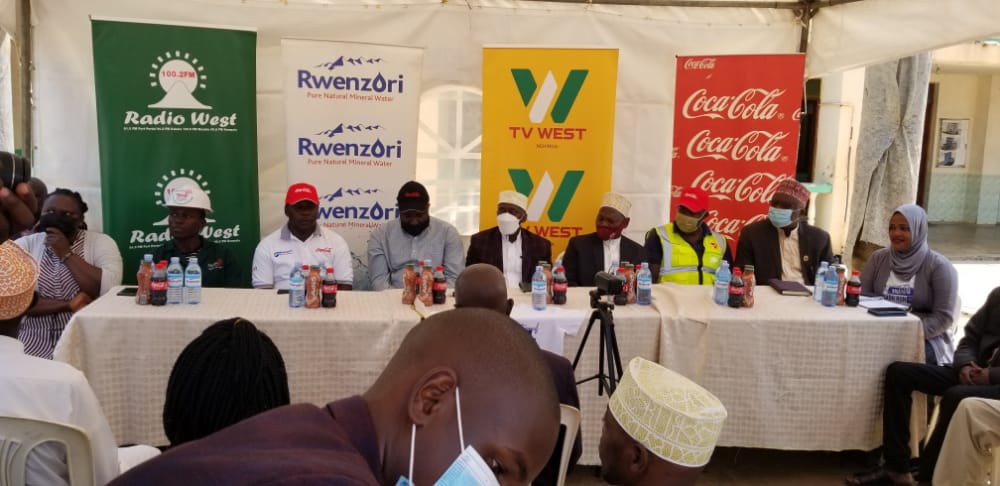 ylwanga1's tweet photo. Launch of Mbarara #QadhRun which will take place on 08th May, 2022. Thank you our partners @tvwestUG @RwenzoriUg @Cocacolauganda et al., Precedes will go to construction of Qadhi's Residence in Nyamitanga, Mbarara. https://t.co/IyOMFFsDbU