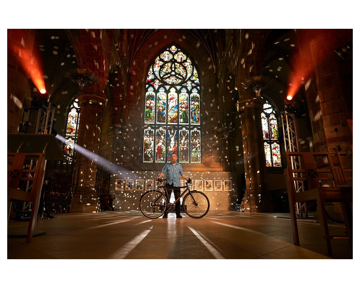 <a href="/StGilesHighKirk/">St Giles' Cathedral</a> Edinburgh: <a href="/StGilesHighKirk/">St Giles' Cathedral</a>
31 March 2022
#SomethingToView
📷 <a href="/peterDibdin/">Peter Dibdin</a>

Under the East window
A giant glitter ball
Dappling light on peace

<a href="/johnmrutter/">John Rutter</a>'s A Ukranian Prayer haunts up among the doves-
"Give her strength, courage, faith, hope."

#LesColombes #burnsandbeyond
2/3