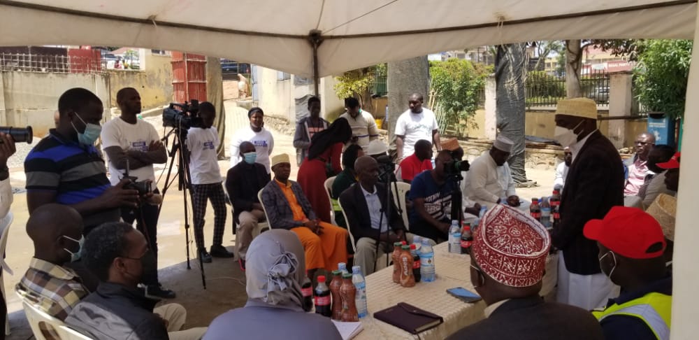 ylwanga1's tweet photo. Launch of Mbarara #QadhRun which will take place on 08th May, 2022. Thank you our partners @tvwestUG @RwenzoriUg @Cocacolauganda et al., Precedes will go to construction of Qadhi's Residence in Nyamitanga, Mbarara. https://t.co/IyOMFFsDbU