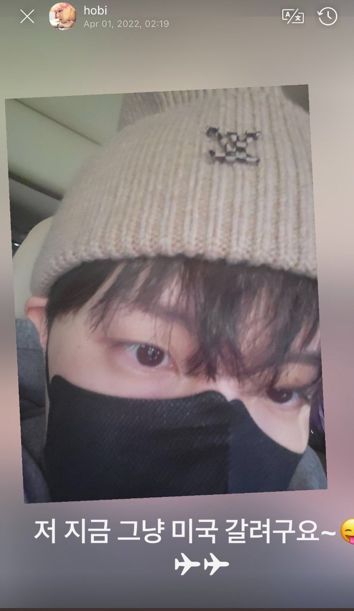 kimjeonayesha's tweet photo. Jhope on wevers 💜

Jhope:-im just going to go to the US tight now~ 😜✈️ ✈️

Hobi is looking so cute 🥺🥰
He is so exited for US Grammy and concert 🤣💜💜
#hobi 
#haveasafeflightjhope 
#HaveASafeFlightHobi https://t.co/PWpouvHX2F