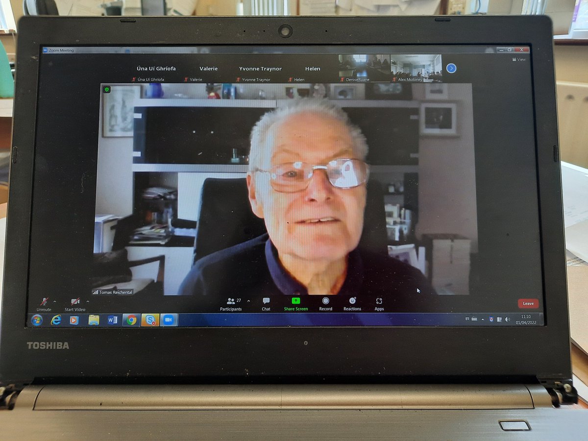 LHCfcj's tweet photo. Beo ar líne le Tomi Reichtenal...an scoil iomlán ag éisteacht leis agus ag iarraidh tuiscint a fháil ar an Uileloscadh @het_ireland The whole school community is logging in for this talk #tuiscint #compánachas #oideachas @JctHistory @PDST_History @lecheiletrust1 https://t.co/EHUmMX3t4y